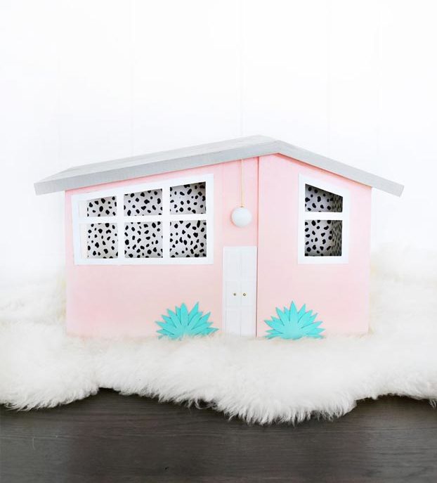 DIY Ideas for Your Cat - How to make a Cat Scratch House - Cool and Easy Homemade Stuff To Make For Cats and Kittens - Cardboard Furniture, DIY Cat Scratching Post and Lounging Tree - #teencrafts #pets #diyideas