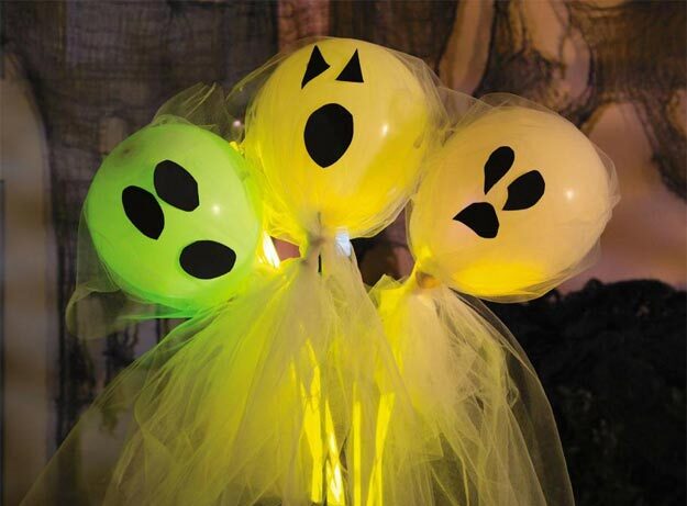 Easy Things to Make with Balloons - DIY Balloon Ghost - Balloon Crafts for Kids, Toddlers, Preschoolers - Easy Crafts to Make and Sell - DIY Party Decorations on A Budget - DIY Ideas - DIY Projects for Adults #diycrafts #balloondecor #cheapcrafts