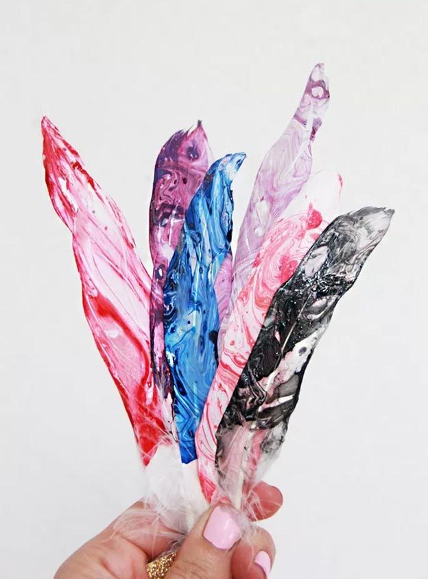Easy Nail Polish Crafts - DIY Marbled Feathers Tutorial - How to Make Marbled Feathers - Easy Craft Projects With Nail Polish - Cheap Do It Yourself Gifts, Fun and Quick Art Ideas To Make for Free - Keys, Phone Case, Paintings, Jewelry, Shoes, Clothing, Accessories and Bedroom Decor Ideas - Creative Things for Teens To Make, Teenagers and Tweens - Cute Dorm Room Decor, Things To Make When You Are Bored #teencrafts #diyideas #cheapcrafts