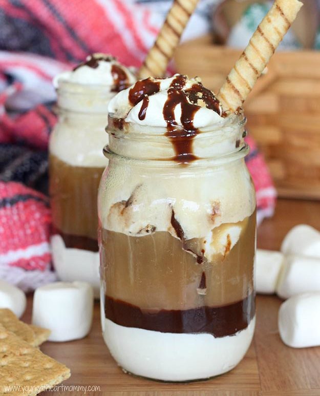 DIY Starbucks Drinks - Starbucks S'mores Frappuccino Recipe - How to Make A Starbucks S'mores Frappuccino - How to Make Starbucks Drinks at Home - Recipes To Make At Home From Starbucks Menu, Starbucks Recipes - How To Make The Best Latte, Coffee, Copycat Frappuccino - Healthy Versions Of Starbucks Drinks - Iced Beverages, Refreshers, How To Make Hot Coffee Like Starbucks - Unicorn Frappuccinos, Mocha, Caramel Macchiato, White Chocolate Frappe #teencrafts #diyideas #diystarbucksdrinks
