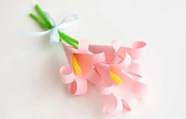 Dollar Store Crafts - DIY Handprint Paper Lillies Tutorial - How to Make Paper Lillies - Easy DIY Dollar Tree Crafts - Cheap DIY Projects for Teenagers, Room, Decor, and Gifts - Dollar Tree Crafts to Make and Sell, at Home - Handmade Craft Ideas to Sell with Instructions and Tutorials - Easy Teen Crafts #teencrafts #diyideas #dollarstorecrafts