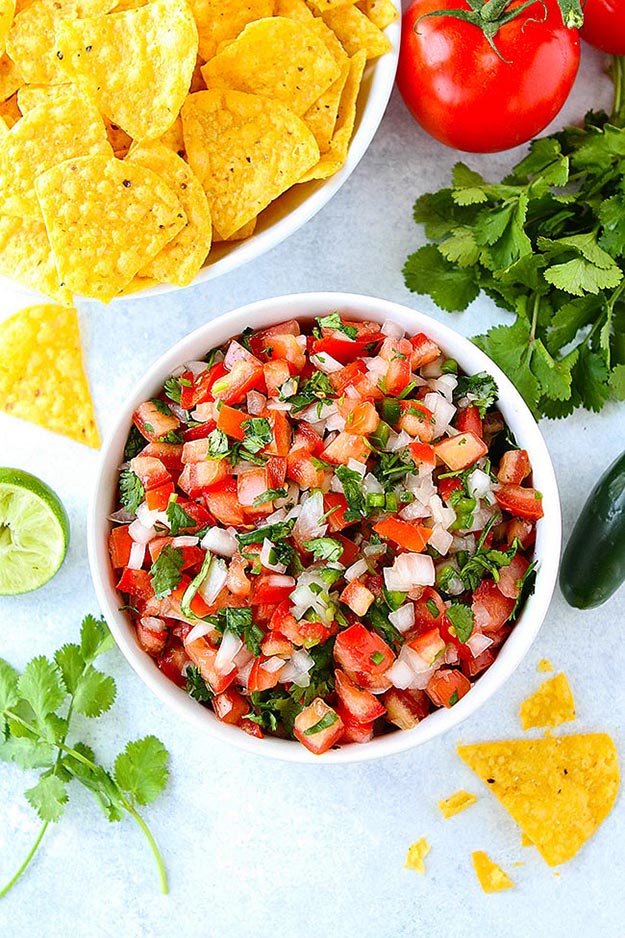 Easy Snacks and Recipes - Perfect Pico De Gallo Recipe - How to Make Pico De Gallo - Quick Recipe Ideas and Simple Food to Make In Minutes - Microwave, 3 Ingredients and No Bake Snack Tutorials - Healthy Ways for Snacking After School - Desserts, Sweet, Salty and Crunchy Ideas to Satisfy Your Cravings - Cheese, Vegetable, Mexican Food - Fun Ideas for Teens To Make At Home #teencrafts #diyideas #snackideas