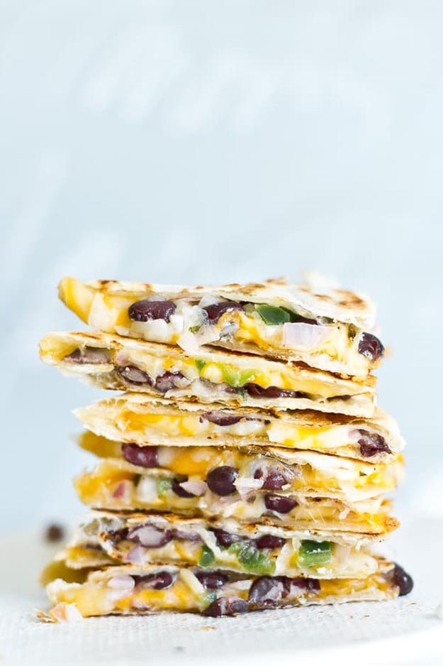 Easy Healthy Lunch Ideas - Black Bean Quesadilla Recipe - School Lunch Box Ideas - Cheap Lunch Meal Prep for Work - How to Make the Best School Lunch - Meal Recipes To Go - Recipes for Lunch At Home #easylunchideas #healthylunches #lunchrecipes