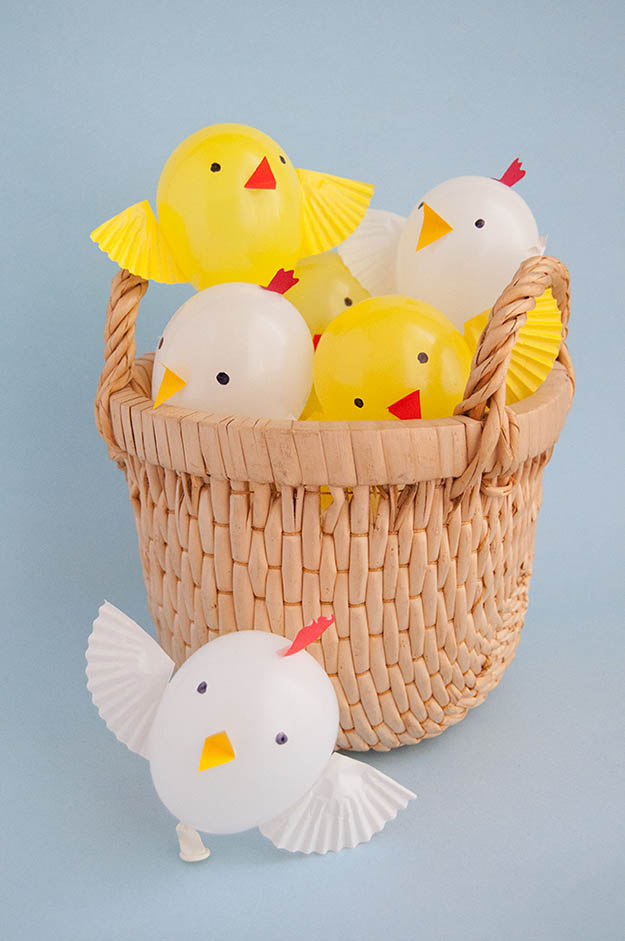 DIY Balloon Crafts - DIY Chicken Balloons - Balloon Crafts for Adults, Teens - Crafts to Make With Balloons - DIY Crafts for Home Decor - Easy DIY Party Decorations - House Party Decoration Ideas for Adults #ballooncrafts #easydecorideas #diyideas