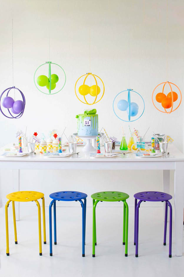 DIY Balloon Crafts - DIY Molecule Balloons - Balloon Crafts for Adults, Teens - Crafts to Make With Balloons - DIY Crafts for Home Decor - Easy DIY Party Decorations - House Party Decoration Ideas for Adults #ballooncrafts #easydecorideas #diyideas