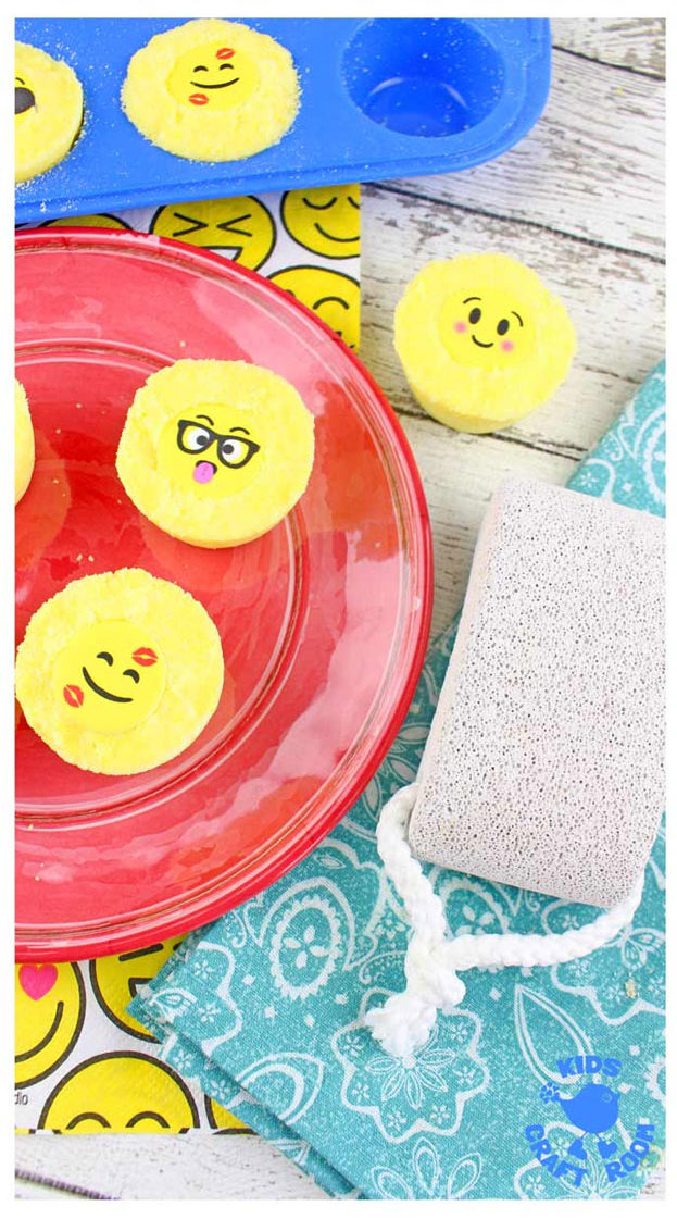 Bath Bombs DIY - DIY Emoji Bath Bombs - Easy Bath Bomb Recipes - Cool DIY Christmas Gifts - Homemade Bath Bomb Recipe - DIY Lush Bath Bomb Copycats - DIY Bath Bomb with Essential Oils #diygifts #teengifts #giftsformom