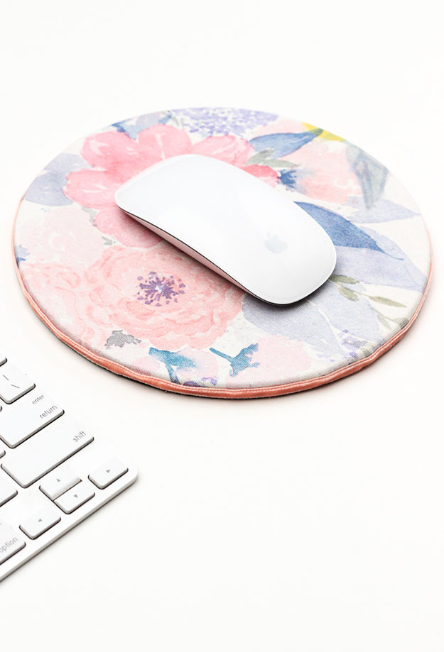 Crafts To Make and Sell For Teens - DIY Floral Mouse Pad Tutorial - How to Make A Mouse Pad - DIY Mousepads - Easy Craft Project Ideas To Make for Selling On Etsy and Online - Cool Ideas and DIY Ideas You Can Sell On Etsy - Fun and Cheap Do It Yourself Projects for Teenagers to Make Extra Money This Summer #teencrafts #craftstomakeandsell #diyideas