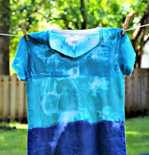 Crafts To Make and Sell For Teens - DIY Sun Printed Tee Shirt Tutorial - How to Sun Print A T-Shirt - Easy Craft Project Ideas To Make for Selling On Etsy and Online - Cool Ideas and DIY Ideas You Can Sell On Etsy - Fun and Cheap Do It Yourself Projects for Teenagers to Make Extra Money This Summer #teencrafts #craftstomakeandsell #diyideas