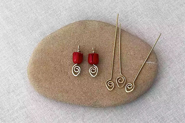 Crafts To Make and Sell For Teens - DIY Wire Hairpin Tutorial - How to Make Wire Hairpins - Easy Craft Project Ideas To Make for Selling On Etsy and Online - Cool Ideas and DIY Ideas You Can Sell On Etsy - Fun and Cheap Do It Yourself Projects for Teenagers to Make Extra Money This Summer #teencrafts #craftstomakeandsell #diyideas