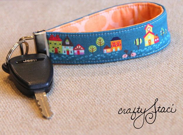 Crafts To Make and Sell For Teens - DIY Key Fob Wristlet Tutorial - How to Make A Key Fob Wristlet - Easy Craft Project Ideas To Make for Selling On Etsy and Online - Cool Ideas and DIY Ideas You Can Sell On Etsy - Fun and Cheap Do It Yourself Projects for Teenagers to Make Extra Money This Summer #teencrafts #craftstomakeandsell #diyideas