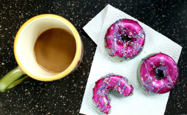 Lush Copycat Recipes - DIY Apple Donut Soap Recipe - DIY Lush Inspired Copycats and Dupes - How to Make Do It Yourself Lush Products like Homemade Bath Bombs, Face Masks, Lip Scrub, Bubble Bars, Dry Shampoo and Hair Conditioner, Shower Jelly, Lotion, Soap, Toner and Moisturizer. Tutorials Inspired by Ocean Salt, Buffy, Dark Angels, Rub Rub Rub, Big, Dream Cream and More - Teens and Teenager Crafts #teencrafts #lush #diyideas