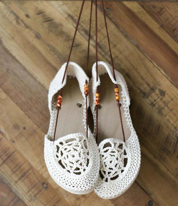 DIY Boho Fashion Ideas - DIY Dream Catcher Crochet Sandals Tutorial - How to Make Boho Sandals - How to Make Your Own Boho Clothes, Sandals, Jewelry At Home - Boho Fashion Style - Cute and Easy DIY Boho Clothing, Clothes, Fashion - Homemade Bohemian Clothing #teencrafts #diyideas #diybohofashion #diybohoclothes