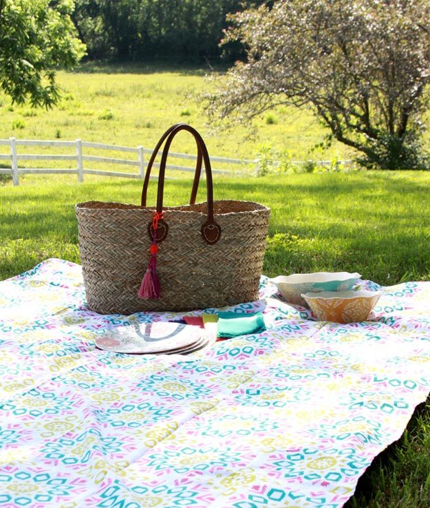 DIY Ideas for Summer - DIY 15 Minute Picnic Blanket Tutorial - How to Make A Picnic Blanket - Cute Summery Crafts to Make and Sell - DIY Summer Crafts, Projects, Decor for Kids, Tweens, Teens, Adults, Seniors - Ideas to Make for Lake, Pool, Outdoors - Creative Things to Make for Summertime - Teen Crafts and DIY Projects #teencrafts #diyideas #craftideasforsummer