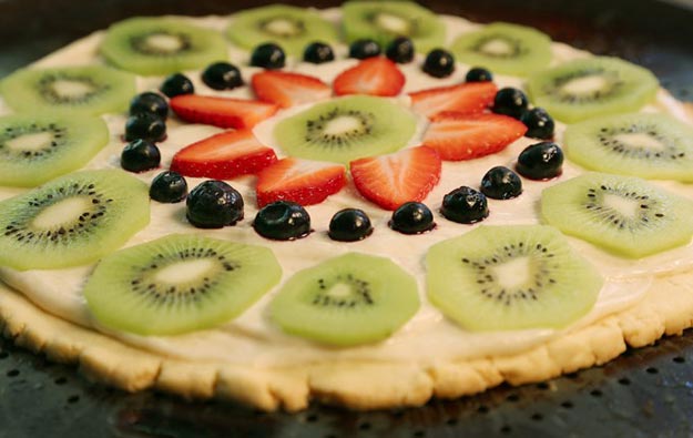 Cool and Easy Dessert Recipes For Teens to Make at Home - Fresh Fruit Pizza Recipe - Fun Desserts to Make With Chocolate, Fruit, Whipped Cream, Low Sugar, and Banana - Cake, Cookies, Pie, Ice Cream Shakes and Pops Made With Healthy Ingredients and Food You Love - Quick Recipe Ideas for No Bake and 5 Minute Dessert At Home #teencrafts #easyrecipes #dessertideas