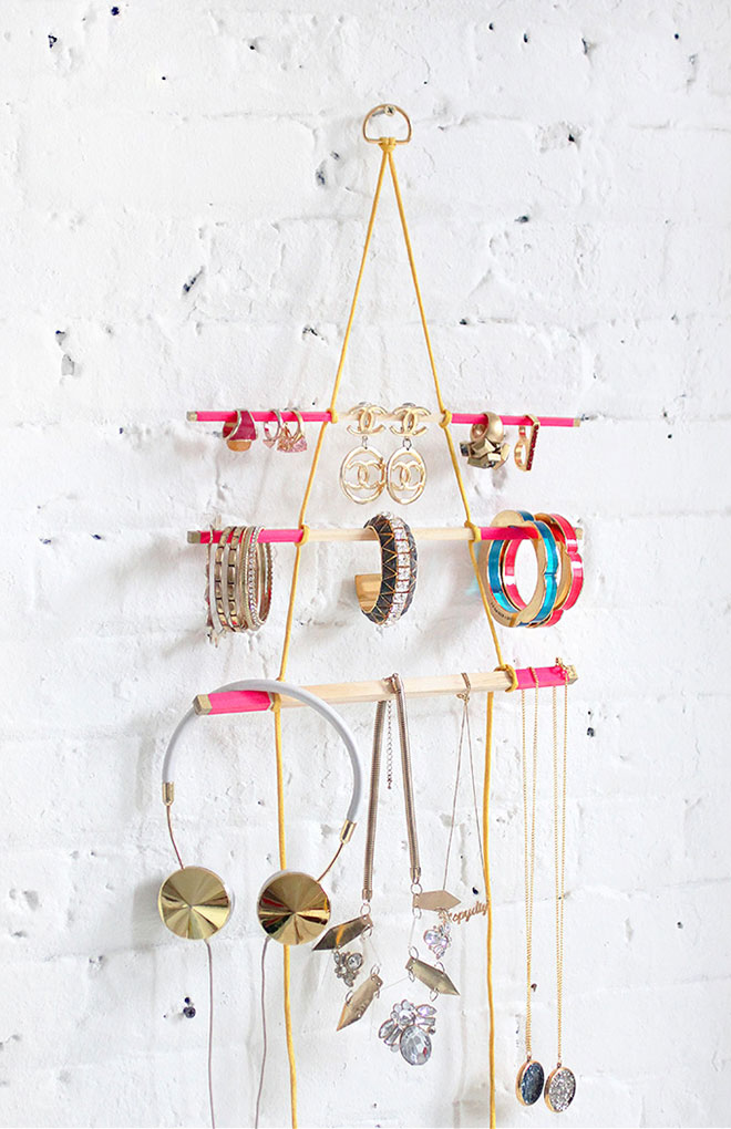Cheap DIY Gifts to Make For Friends - How to Make A Hanging Jewelry Holder - BFF Gift Ideas for Birthday, Christmas - Last Minute Gifts for Friends - Cool Crafts For Teens and Girls #teencrafts #diyideas #giftideas