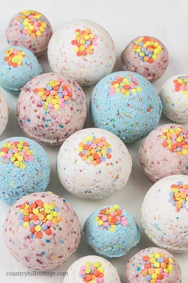 DYI Bath Bombs - How to Make Confetti Bath Bombs - Creative and Fun Bath Bombs to Make at Home - Cool Teen and Adult Crafts - Cheap DIY Gift Ideas - DIY Lush Recipes - Natural, Fizzy Bath Bomb Recipe #diychristmasgifts #bathbombtutorials