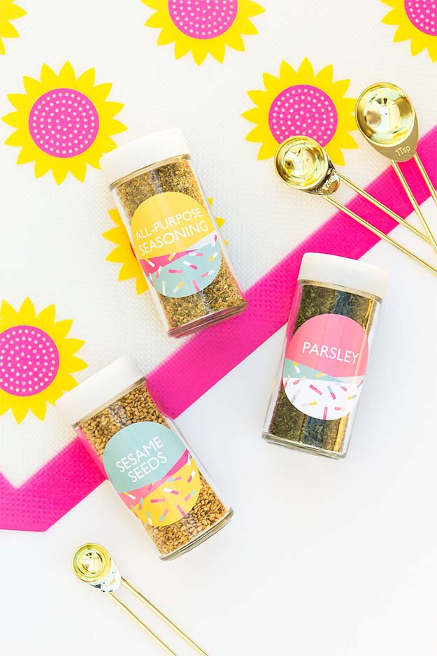 Jar Gift Ideas - How to Make Cute Spice Jars - Food, Cookie, Birthday Gifts in A Jar Ideas - Easy and Quick Last Minute Gift Ideas for Hostess - Simple Gift ideas to Make for A Teenager - Gifts in A Jar Recipes - Easy Teen Crafts - Mason Jar Gifts For Friends 